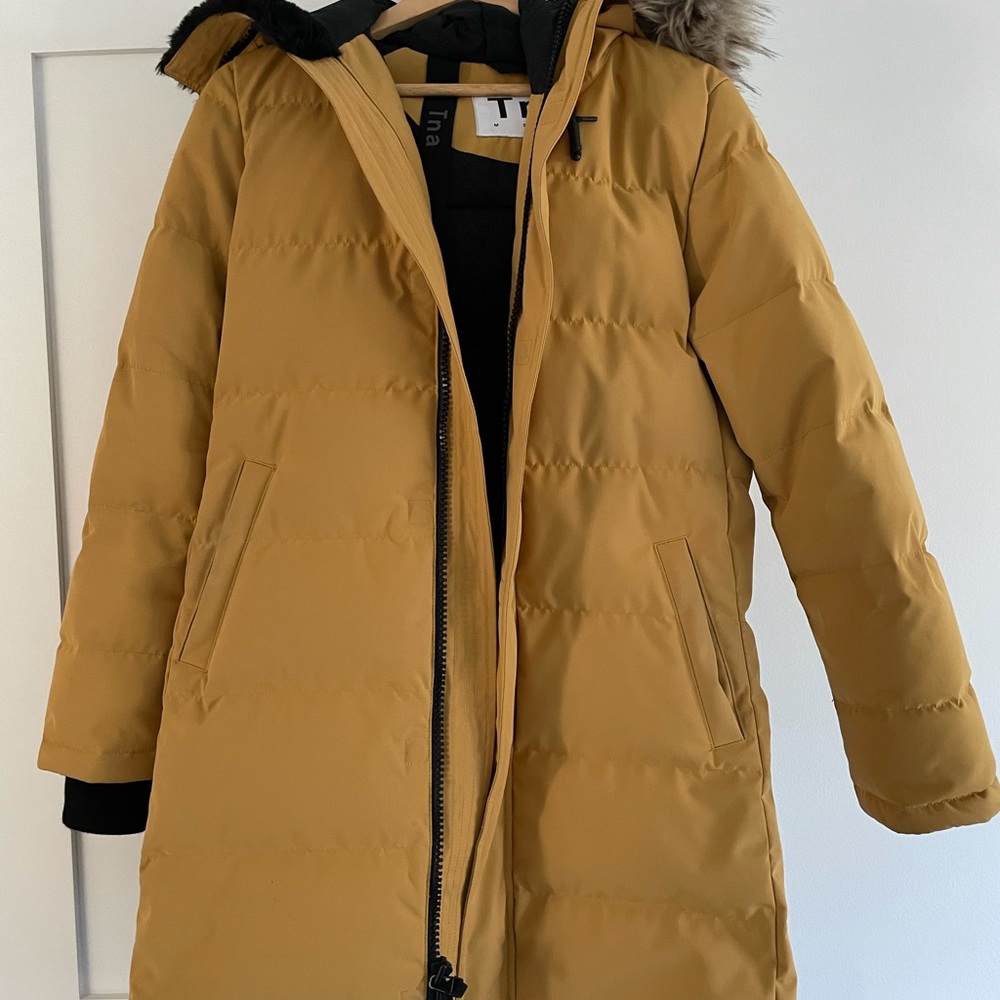 TNA Aritzia St. Anton Parka sz M in mustard yellow
